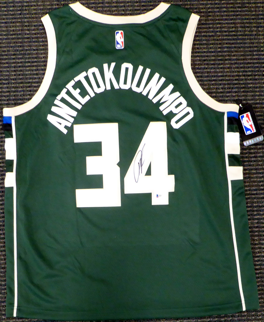 ヤニス・アデクトンボ　Giannis Antetokounmpo#34 NBA バックス　直筆サインGreen Road Jersey サイズ52　 Beckett鑑定書付き