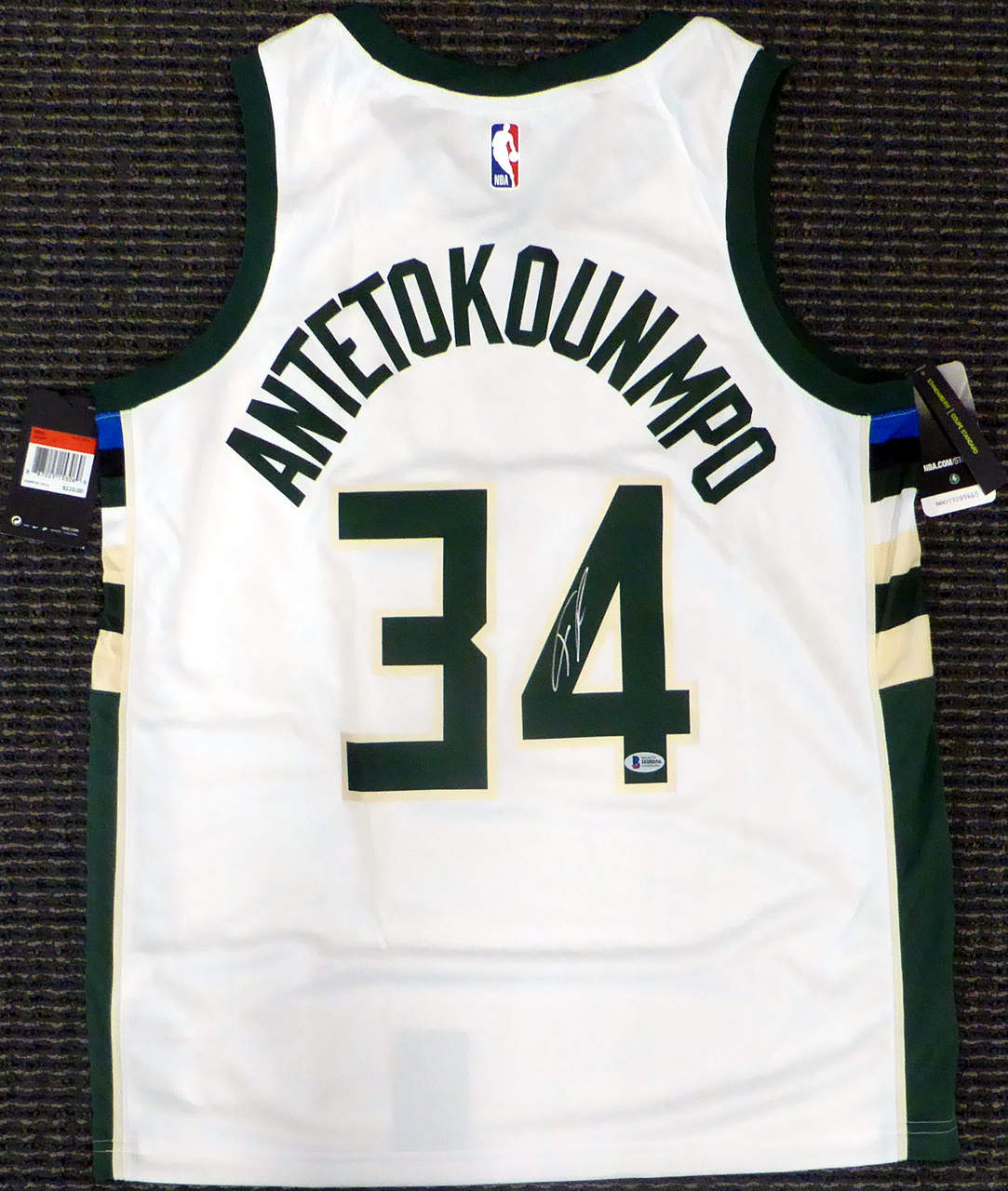 ヤニス・アデクトンボ Giannis Antetokounmpo#34 NBA バックス直筆