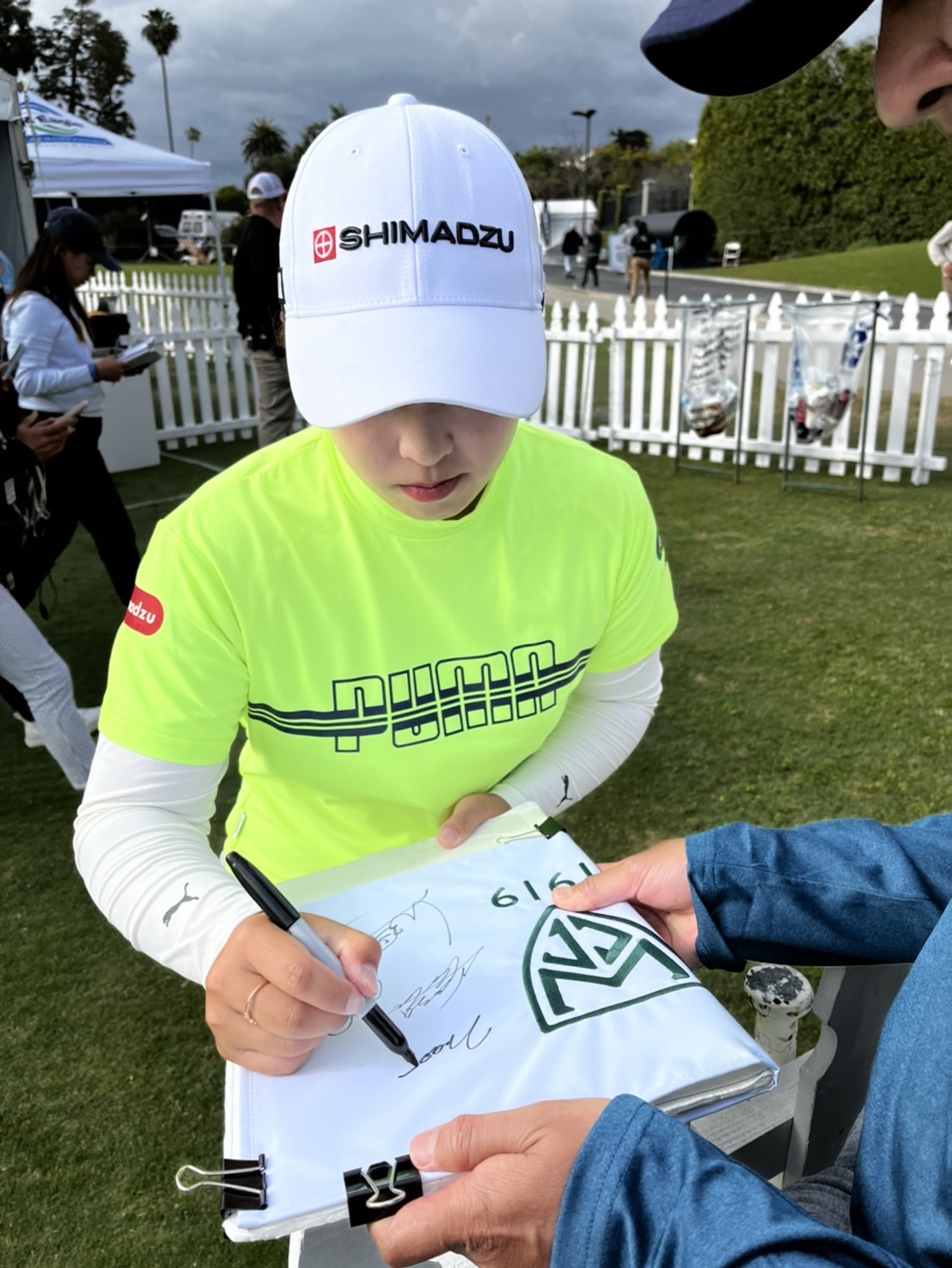 2024 JE Eagle LA Open LPGA15選手直筆サイン ウィルシャーカントリークラブ会場限定ゴルフピンフラッグ 当日チケット付き -  SPORTS GALLERY USA